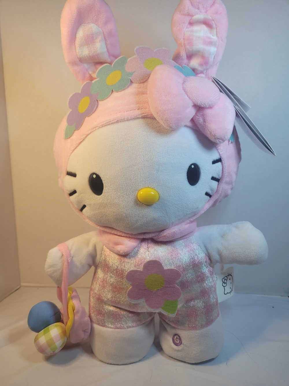 Hello Kitty 2022 Easter Side Stepper CVS Easter Greeter Plays Looby Loo